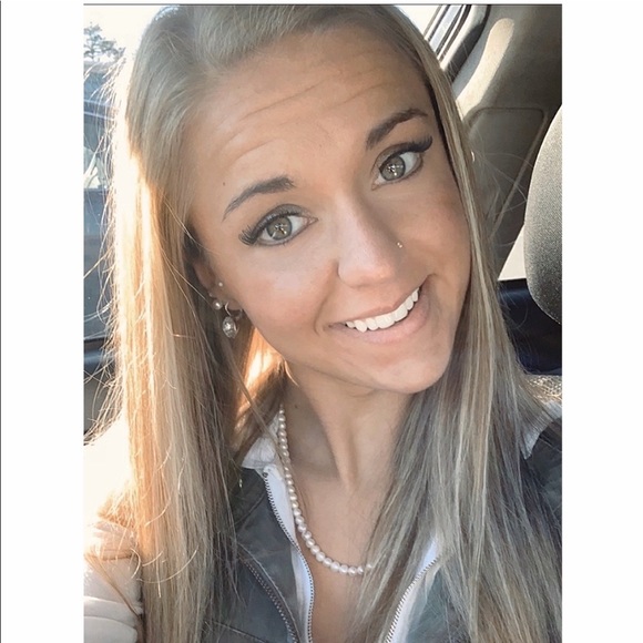 Meet your Posher, Paige - Picture 2 of 3